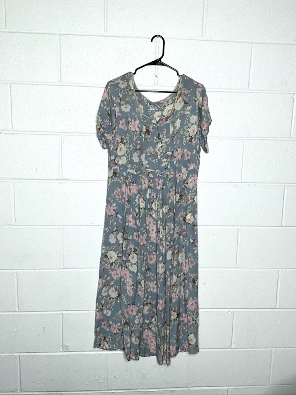 < Vintage 80’s Ellen Ashley Rayon Floral Pattern Midi Dress >